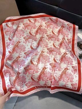 Beautiful Bird Scarf/ Purse Scarf NEW